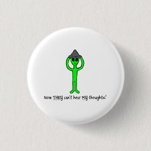 Alien mit einem Zinnfolie-Hutknopf/Laptop-Button Button