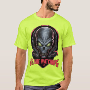 Alien mit leuchtend grünen Augen Wir beobachten T-Shirt
