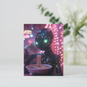 Alien mit leuchtenden Augen, die Nudeln essen Postkarte (Stehend Vorderseite)