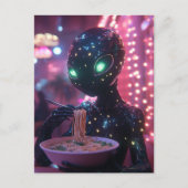 Alien mit leuchtenden Augen, die Nudeln essen Postkarte (Vorderseite)