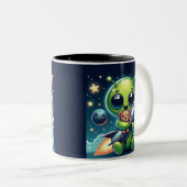 ALIEN MIT ROCKET ZWEIFARBIGE TASSE (VorderseiteRechts)