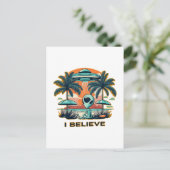 Alien mit UFO I BELIEVE Postkarte (Stehend Vorderseite)