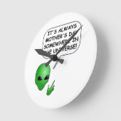 Alien Muttertag Runde Wanduhr (Winkel)