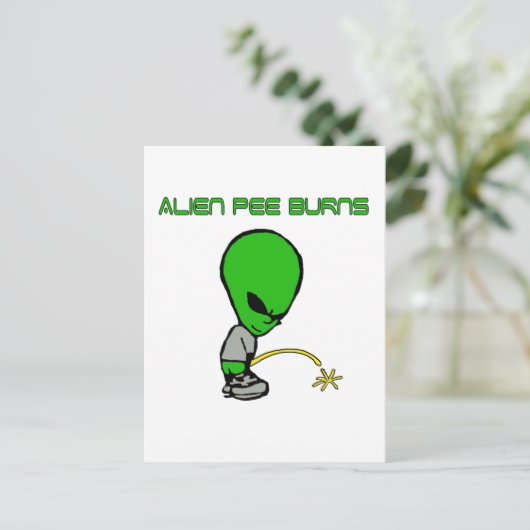 Alien Pee Burns Postkarte (Stehend Vorderseite)