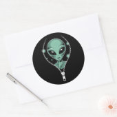 Alien Peeping Runder Aufkleber (Umschlag)