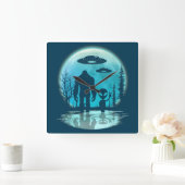 Alien Quadratische Wanduhr (Zuhause)