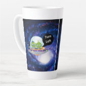 Alien Raumschiff mit schwarzer Wurmloch Milchtasse (Linke Ecke)