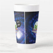 Alien Raumschiff mit schwarzer Wurmloch Milchtasse (Vorderseite)