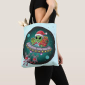 Alien Santa in UFO Tasche (Von Nahem)