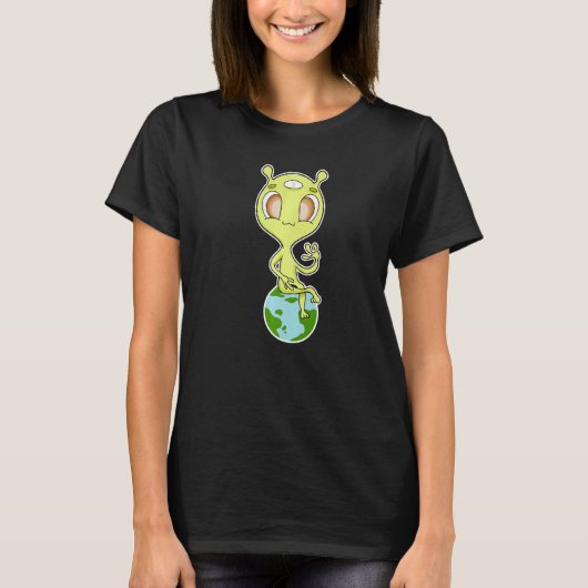 Alien Sitting On Earth T-Shirt (Vorderseite)