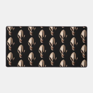 Alien Skull Creepy Science Fiction Theme Schreibtischunterlage