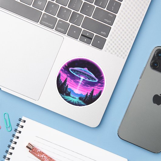 Alien Spaceship Retro Futuristic Aufkleber (Laptop mit iPhone)