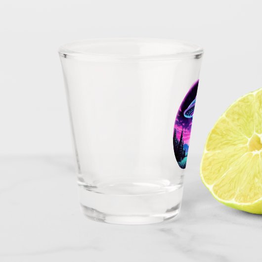 Alien Spaceship Retro Futuristic Schnapsglas (Links)