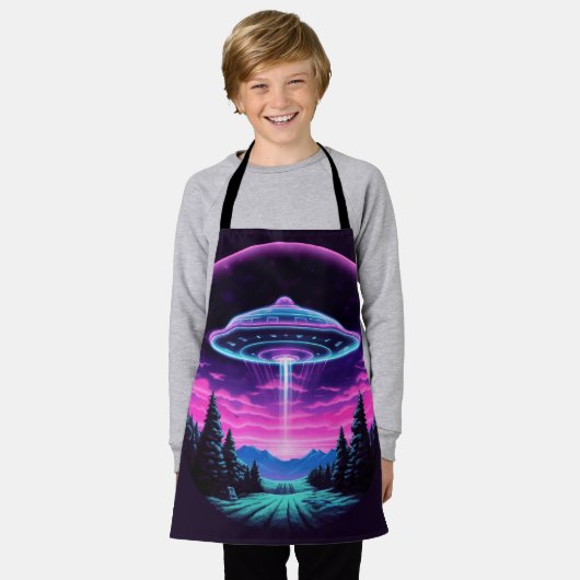 Alien Spaceship Retro Futuristic Schürze (Getragen)