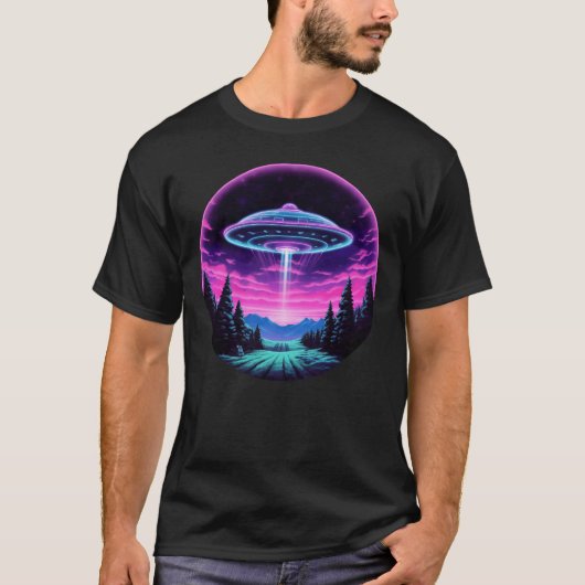 Alien Spaceship Retro Futuristic T-Shirt (Vorderseite)