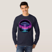 Alien Spaceship Retro Futuristic T-Shirt (Vorne ganz)