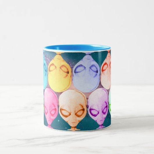 Alien-Tasse, mehrfarbig Zweifarbige Tasse (Mittel)