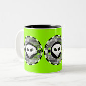 Alien TV Runde Tasse grün (Vorderseite Links)