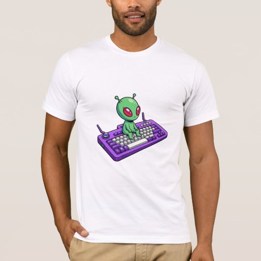 Alien Typist on Retro Keyboard T-Shirt (Vorderseite)