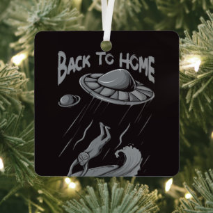 Alien-UFO-Surfing-Illustration mit Zurück nach Hau Ornament Aus Metall