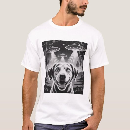 Alien UFO Taking a Selfie Dog Mom Dad T-Shirt (Vorderseite)