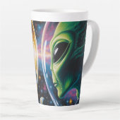 Alien und Astronaut im Weltraum Milchtasse (Rechte Ecke)