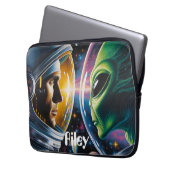 Alien und Astronaut im Weltraum Personalisiert Laptopschutzhülle (Vorderseite Links)