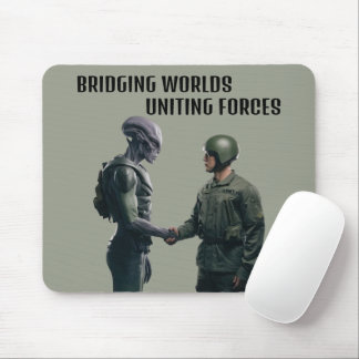 Alien und Soldat Mousepad