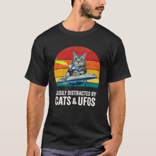 Alien Weltraumkatze UFO leicht ablenkbar durch Kat T-Shirt