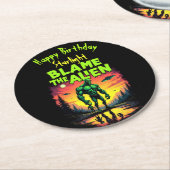 Alien wird unter dem mystischen Sonnenuntergang di Runder Pappuntersetzer (Angewinkelt)