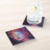 Alien Woman mit kosmischem Haar Glasuntersetzer (Schrägansicht)