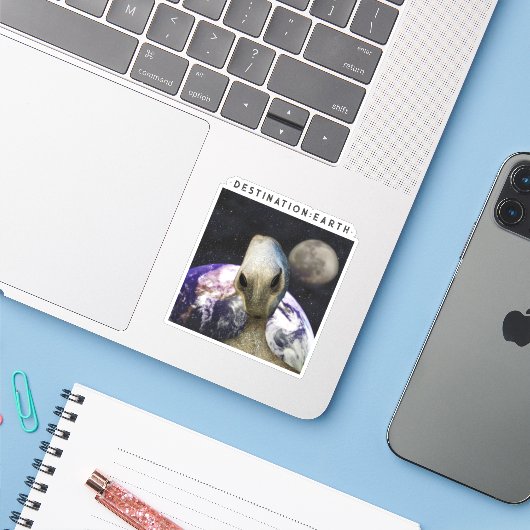 Alien Zielort: Erde Aufkleber (Laptop mit iPhone)