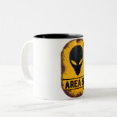 Alien Zone Alert Mug – Beware the Unknown Zweifarbige Tasse (Vorderseite Links)