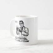 Alkohol ist eine Lösung in der Retro Chemie Kaffeetasse (Vorderseite Links)