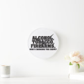 Alkohol-Tabak-Feuerwaffen, das die Chips holt Runde Wanduhr (Zuhause)