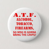 Alkohol, Tabak und Feuerwaffen, wer soll mitbringe Button (Vorderseite)