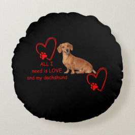 "All I Need Is Love and My Dachshund" Round Pillow Rundes Kissen