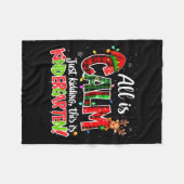 All Is Calm Just Kidding Kindergarten Christmas Te Fleecedecke (Vorderseite (Horizontal))