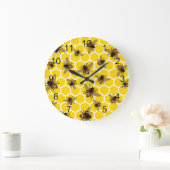 All Over Bees on Honeycomb Wall Clock Große Wanduhr (Zuhause)