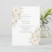 All White Floral Wedding Shower Einladung (Stehend Vorderseite)