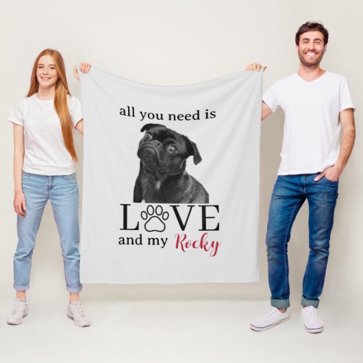 All You Need Is Love and My Dog – Custom Pet Name Fleecedecke (Beispiel)