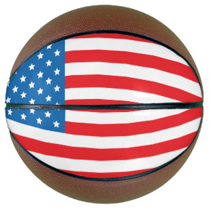Alle amerikanischen Flaggen in Rot-Weiß und Blau Basketball