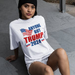 Alle außer Trump Funny 2024 Wahl T-Shirt<br><div class="desc">Stimmen Sie für jeden außer Trump bei den Wahlen 2024,  um patriotisch bleibe. Republikaner und Demokraten müssen sich gegen Donald Trump vereinen und Joe Biden wählen,  um Amerika sicher behalten. Amerikanische Flagge auf einem politischen T - Shirt mit einer Anti-Trump-Botschaft.</div>