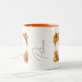 Alle Briefe Moderne Boho Herbstlaubs Monogram Zweifarbige Tasse (Mittel)