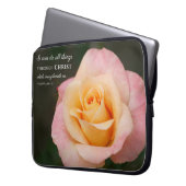 Alle Dinge durch Christus Philippinen 4:13 Rose Laptopschutzhülle (Vorderseite Links)
