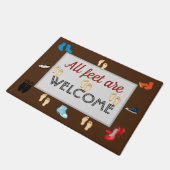 "Alle Füße sind willkommen" Fußmatte (Schrägansicht)