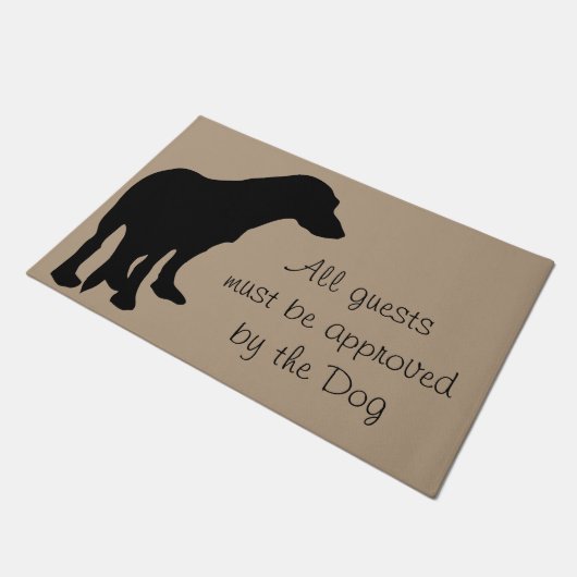 Alle Gäste müssen durch Hund anerkannt werden Fußmatte (Schrägansicht)