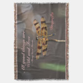 Alle guten Dinge sind wilde und freie Libellen Decke (Vorderseite Vertikal)