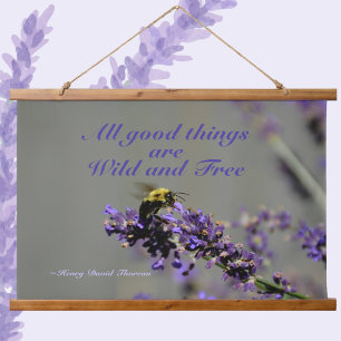 Alle guten Dinge Wilde und freie Hummellavender Wandteppich Mit Holzrahmen