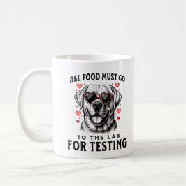 Alle Lebensmittel müssen zum Testen des Hundes an  Kaffeetasse